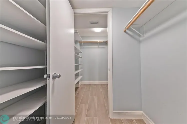 Yacht Harbour #7A image #12