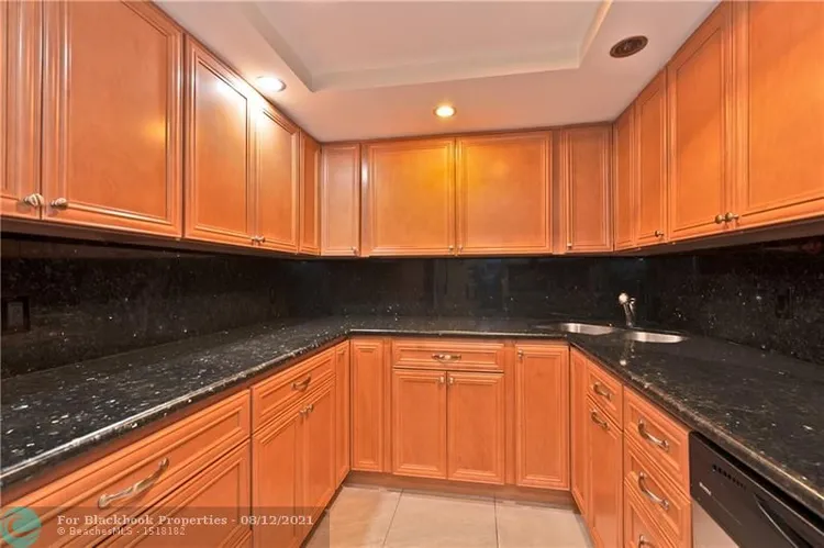 Yacht Harbour #7A image #20