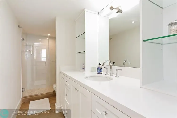 Carriage Club North #805 image #11