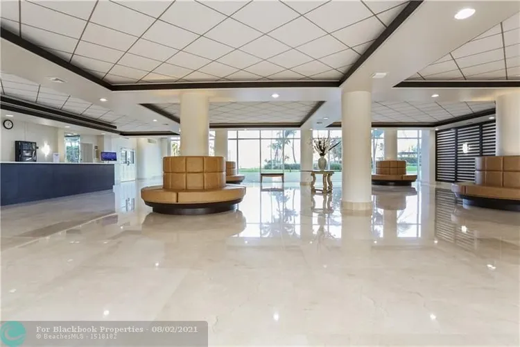 Carriage Club North #805 image #13