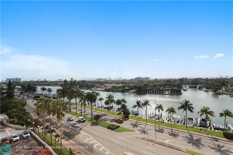 Carriage Club North #805 image #17