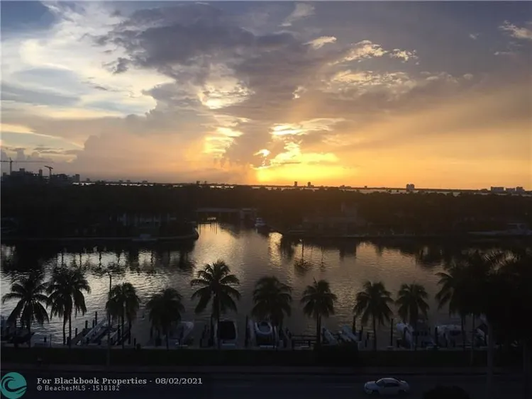 Carriage Club North #805 image #18