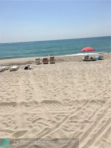 Carriage Club North #805 image #21