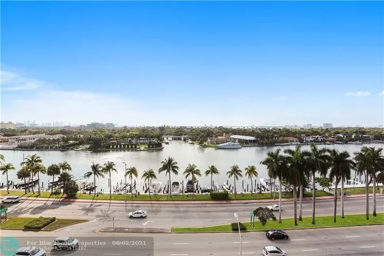 Carriage Club North #805 image #22