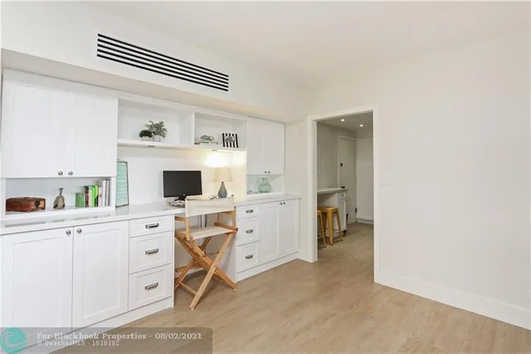 Carriage Club North #805 image #6