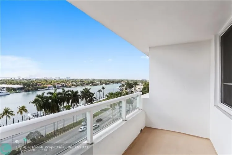 Carriage Club North #805 image #9