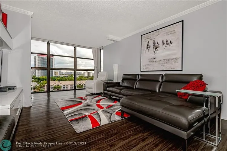 200 Leslie Condo #926 image #10