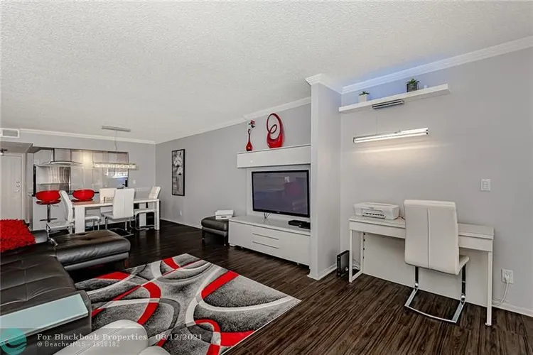 200 Leslie Condo #926 image #11