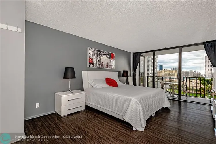 200 Leslie Condo #926 image #12