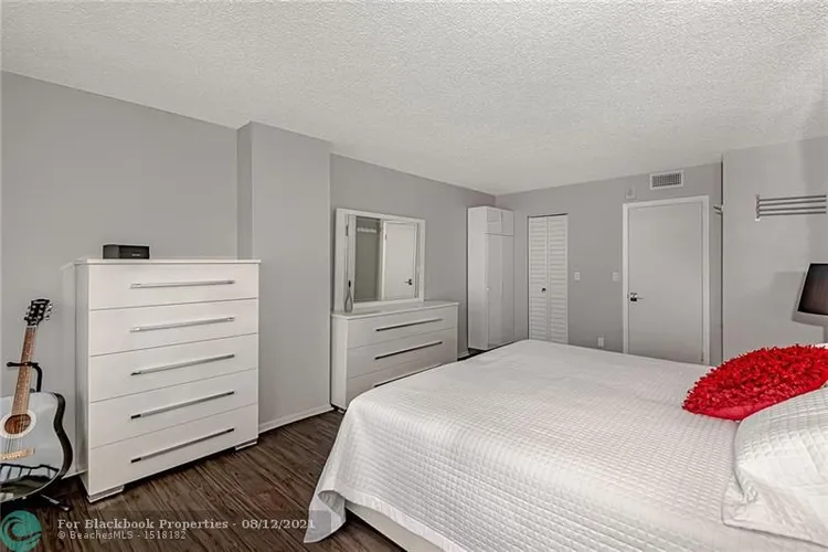 200 Leslie Condo #926 image #13