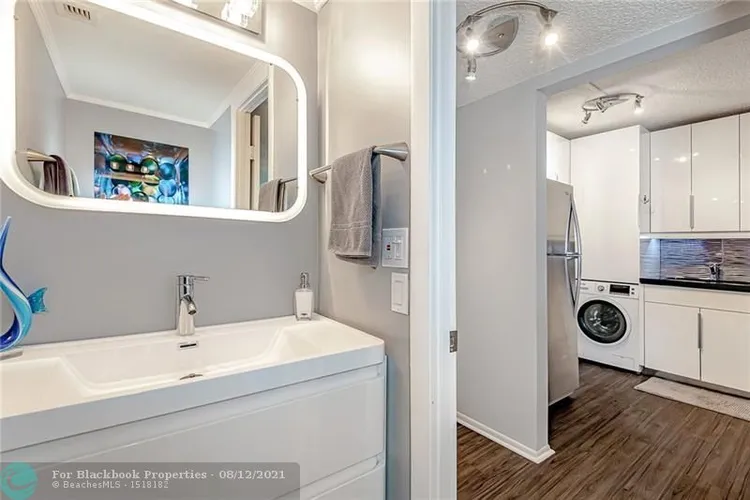 200 Leslie Condo #926 image #14