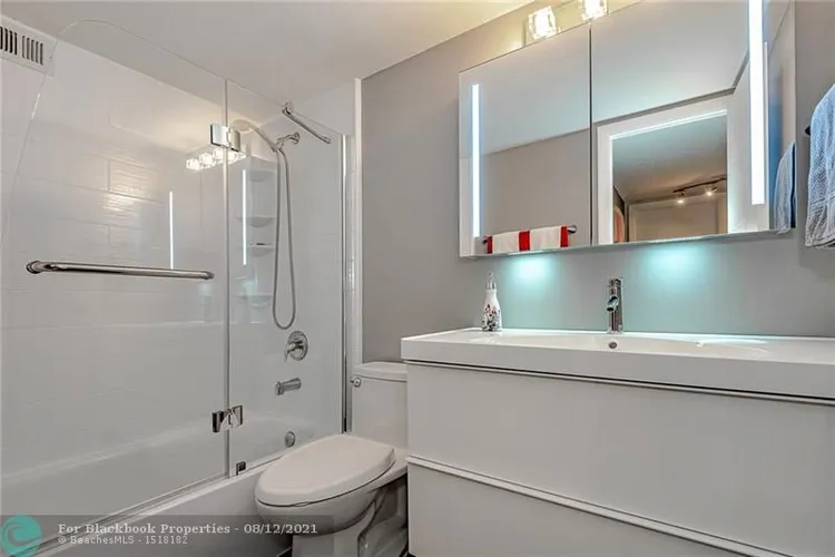 200 Leslie Condo #926 image #15
