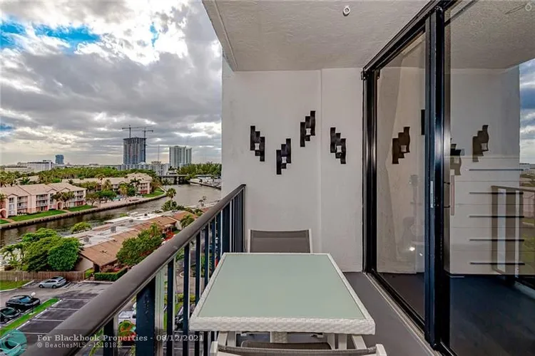 200 Leslie Condo #926 image #17