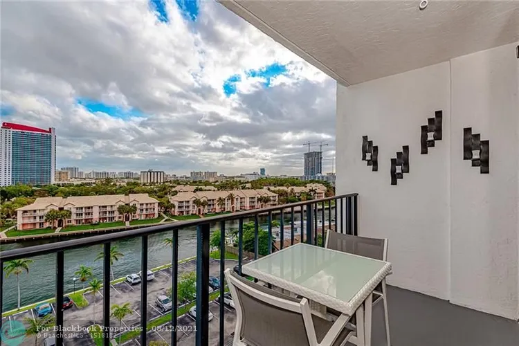 200 Leslie Condo #926 image #18