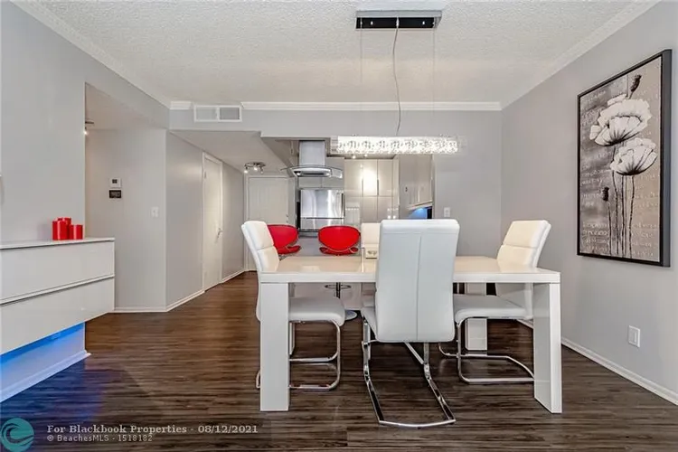 200 Leslie Condo #926 image #7