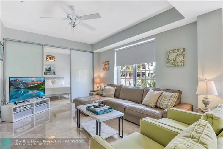 Carlyle Condo Hotel #3C image #11