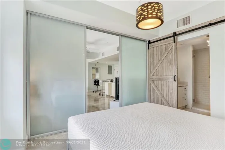 Carlyle Condo Hotel #3C image #16