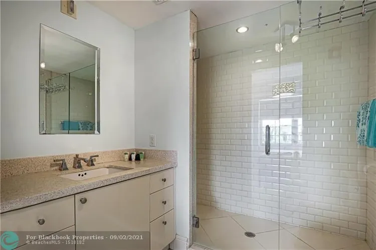 Carlyle Condo Hotel #3C image #17