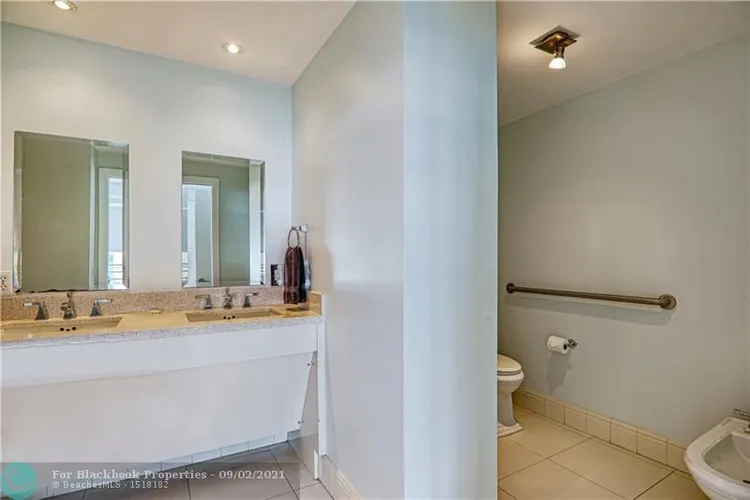 Carlyle Condo Hotel #3C image #23