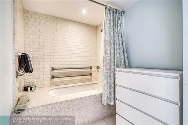 Carlyle Condo Hotel #3C image #25