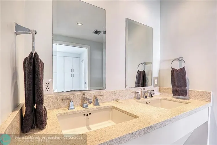 Carlyle Condo Hotel #3C image #26