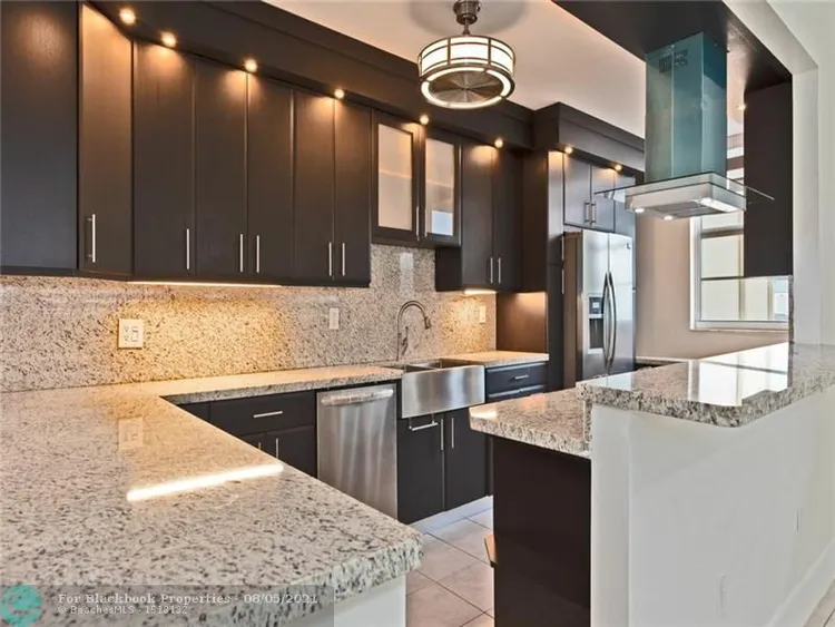 Oxford Towers #106 image #10