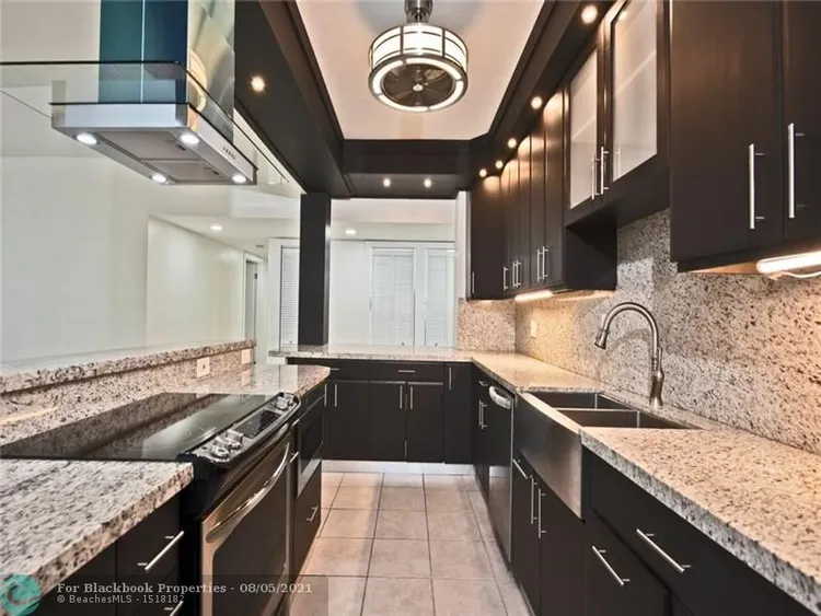 Oxford Towers #106 image #12