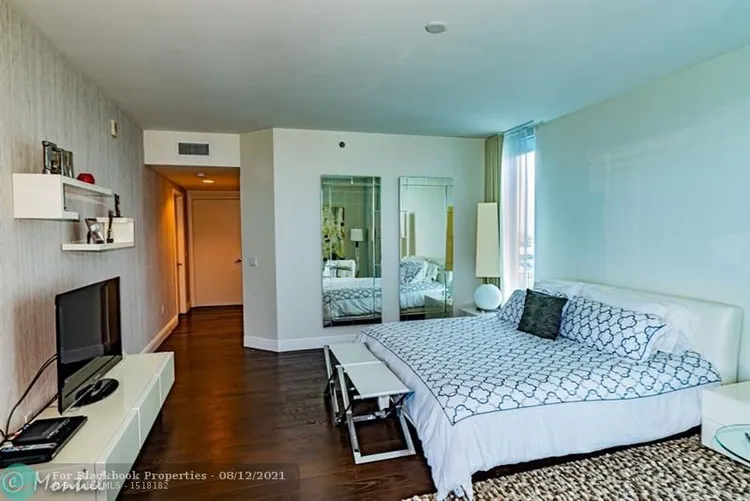 Trump Hollywood #2901 image #18