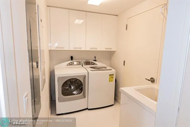 Trump Hollywood #2901 image #24