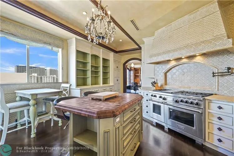 Alhambra Place #1401 image #12