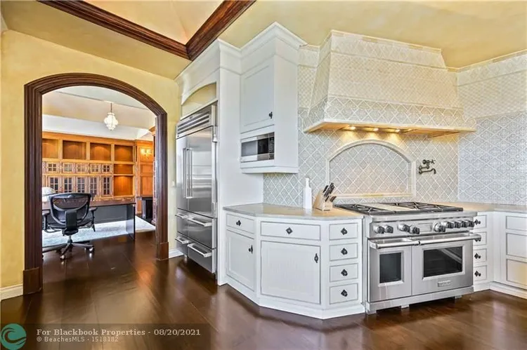 Alhambra Place #1401 image #15