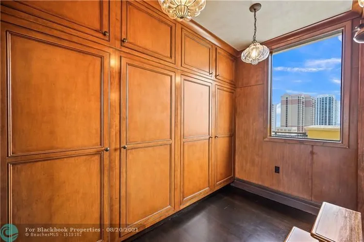 Alhambra Place #1401 image #29