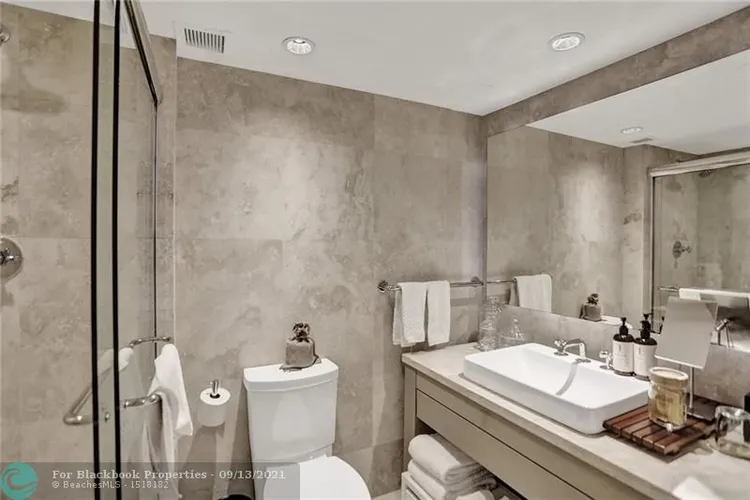 1 Hotel & Homes #1422 image #21