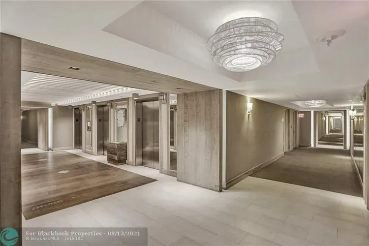 1 Hotel & Homes #1422 image #32