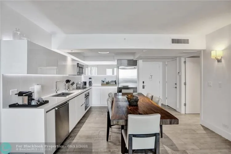 1 Hotel & Homes #1422 image #6