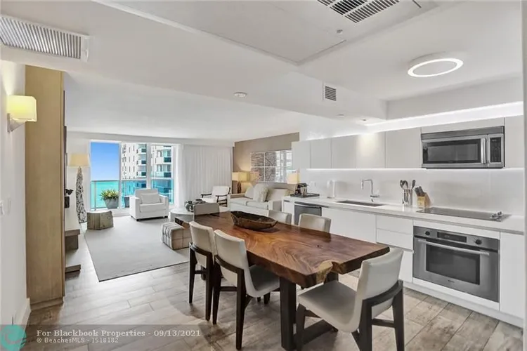 1 Hotel & Homes #1422 image #8