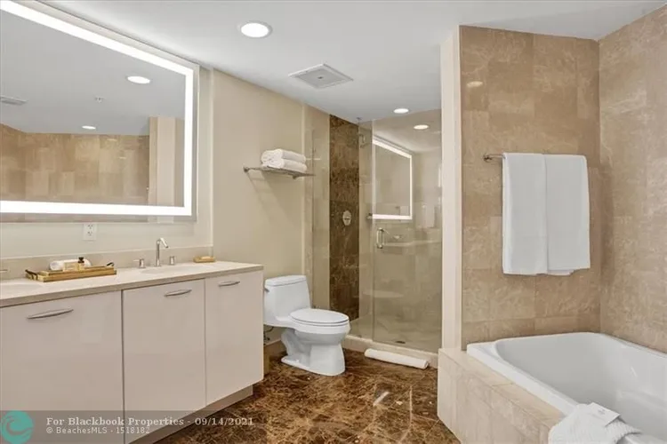 Hilton Q Club #702 image #10