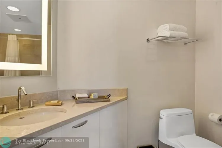 Hilton Q Club #702 image #6