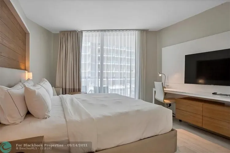 Hilton Q Club #702 image #8