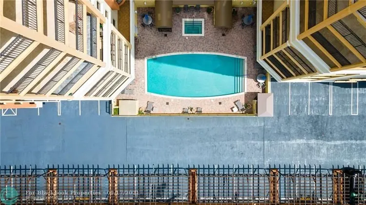 The Vue #1606 image #27