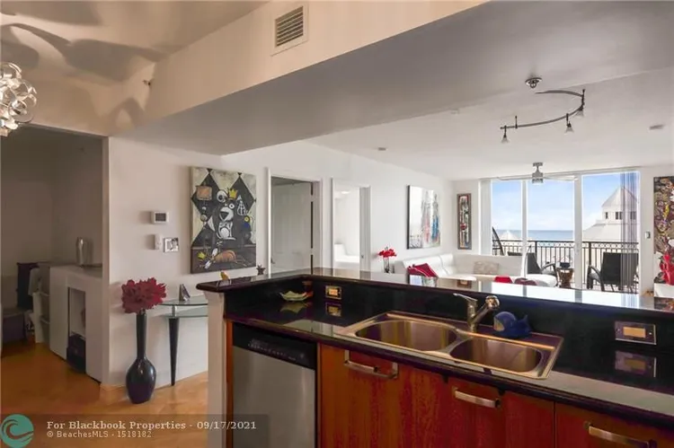 The Vue #1606 image #8