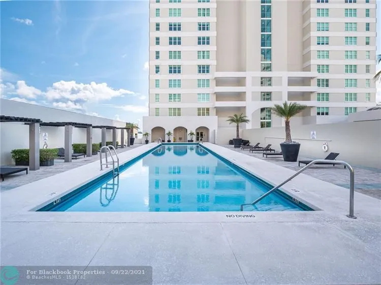 St Louis Condo #705 image #22