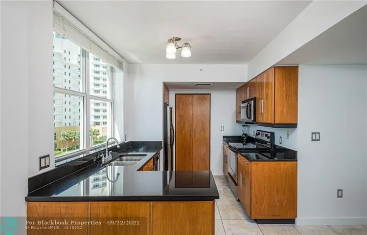 St Louis Condo #705 image #6