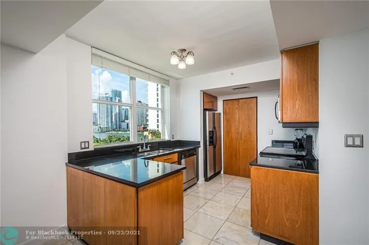 St Louis Condo #705 image #7
