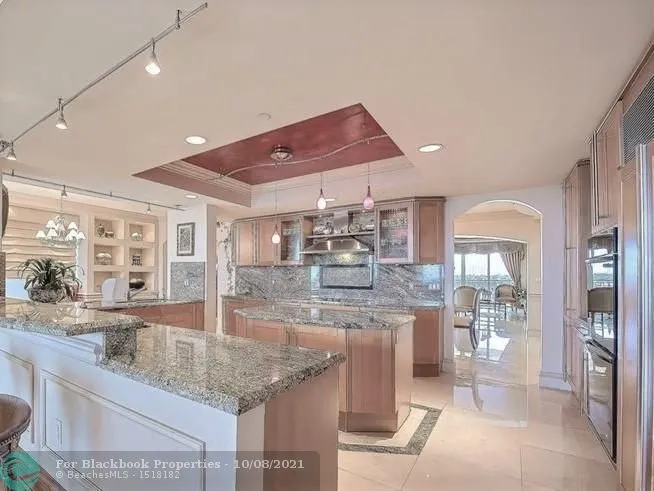 Alhambra Place #602 image #8