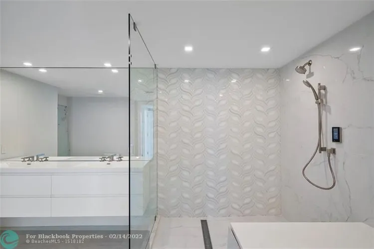 L'Hermitage South Tower #1010 image #17