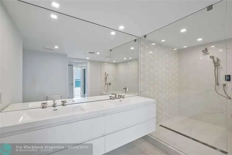 L'Hermitage South Tower #1010 image #18