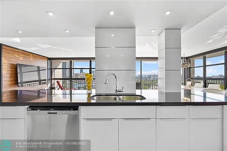 200 Leslie Condo #1030 image #17