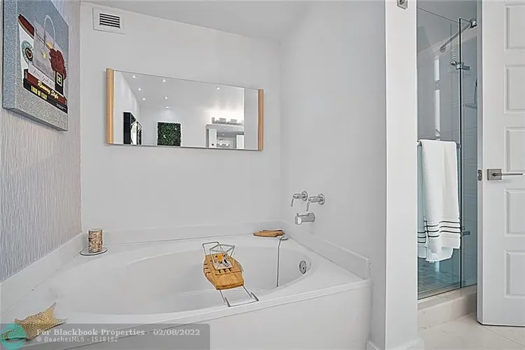 200 Leslie Condo #1030 image #32