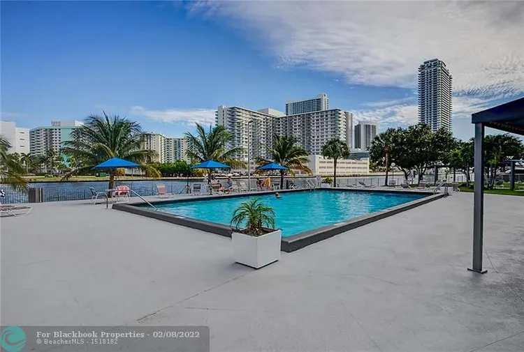 200 Leslie Condo #1030 image #40